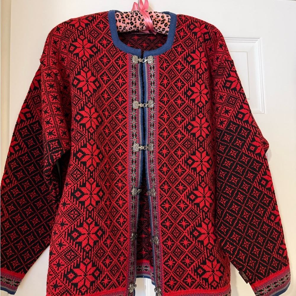 New Women's Red and Black Scandinavian style sweater made in Norway! XL